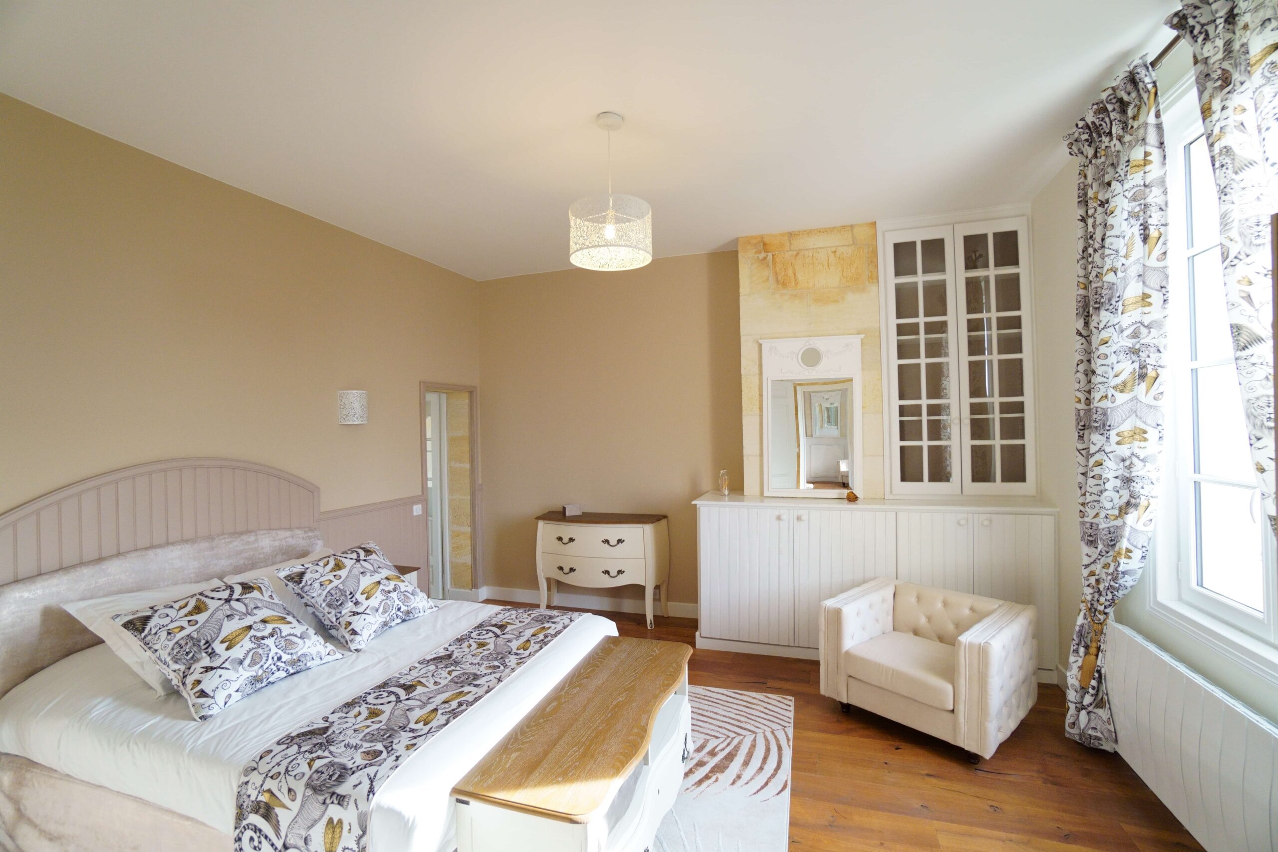 Chambre de la Girondine de Ferrand Lartigue, le gite du chateau, meublé de tourisme 5 étoiles